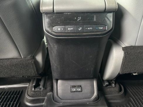 Used 2023 Toyota Highlander L FWD image 15