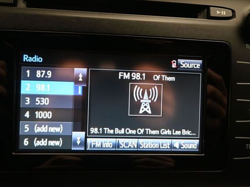 Used 2019 Toyota Highlander LE image 11