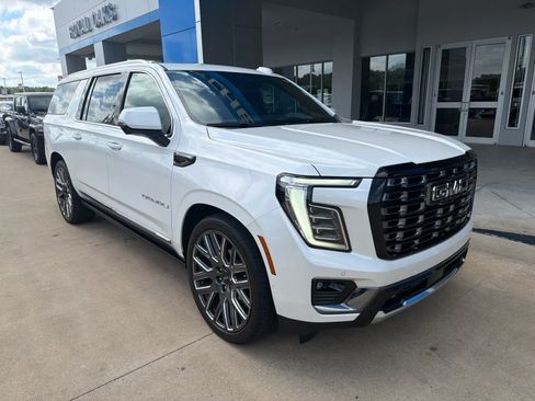 Used 2025 GMC Yukon XL Denali Ultimate AWD/4WD image 9