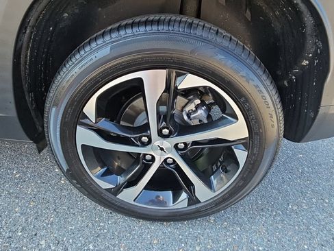 Used 2024 Chevrolet Trax RS w/ Sunroof Package FWD image 30