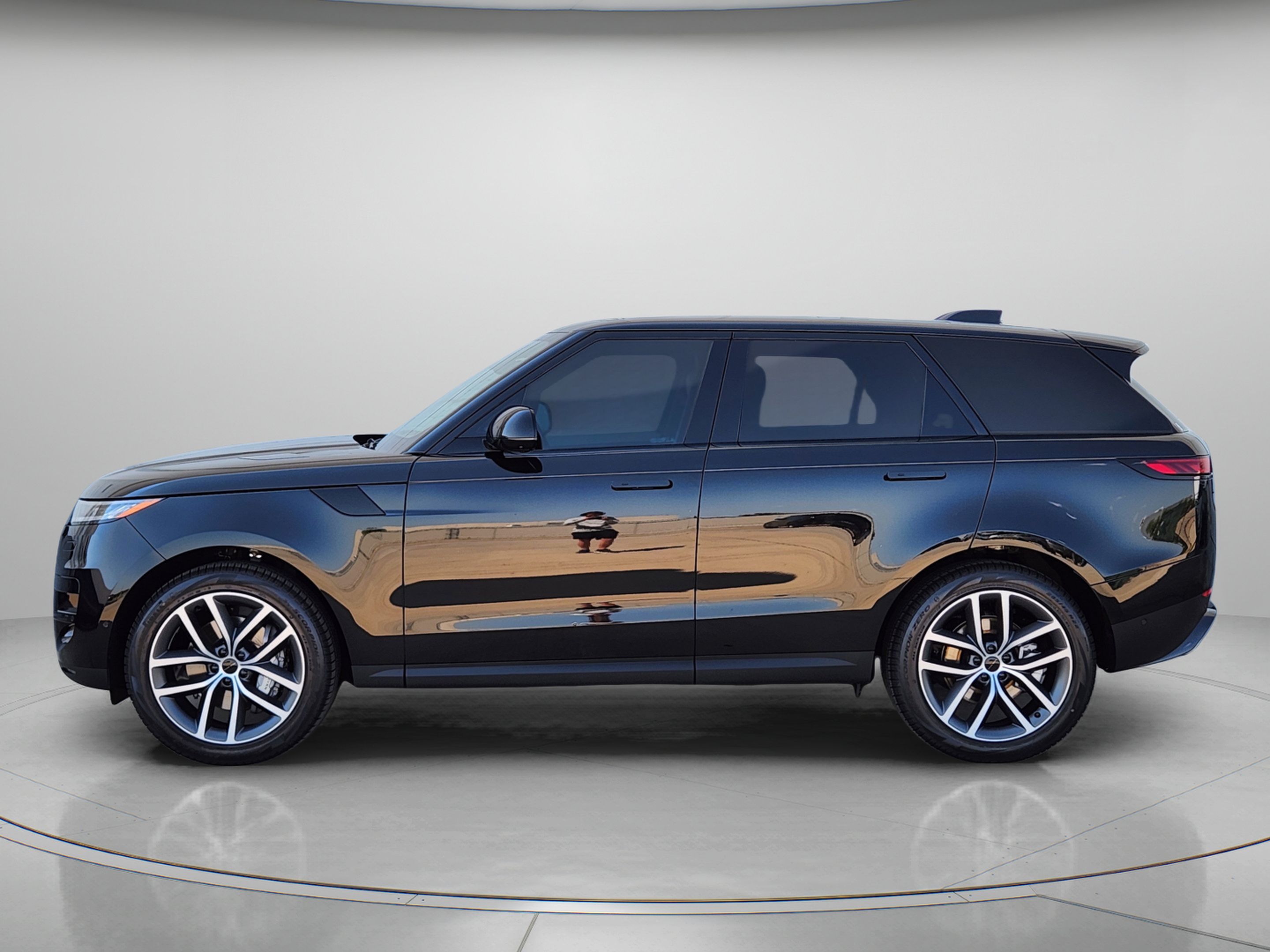 New 2027 Land Rover Range Rover Sport SE AWD/4WD image 2