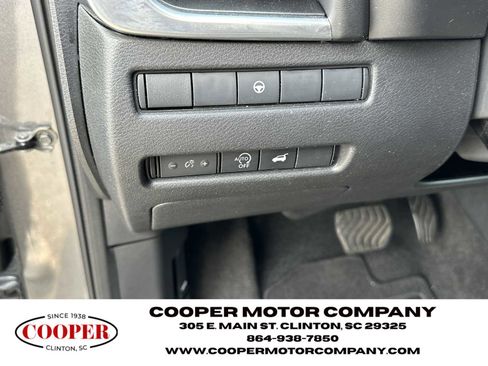 Used 2025 Nissan Rogue SV image 28