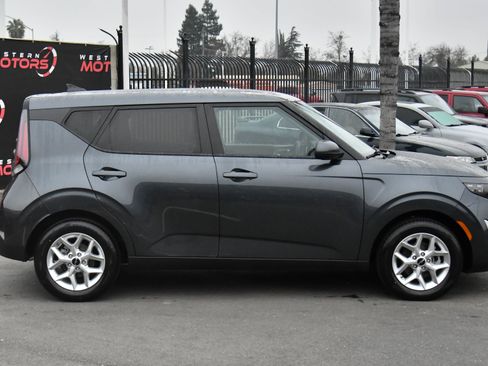 Used 2024 Kia Soul LX w/ Option Group 015 image 9