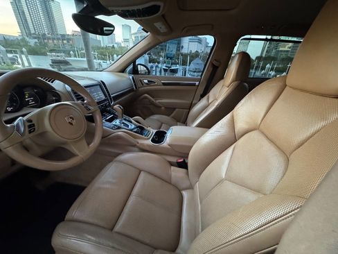 Used 2013 Porsche Cayenne image 17