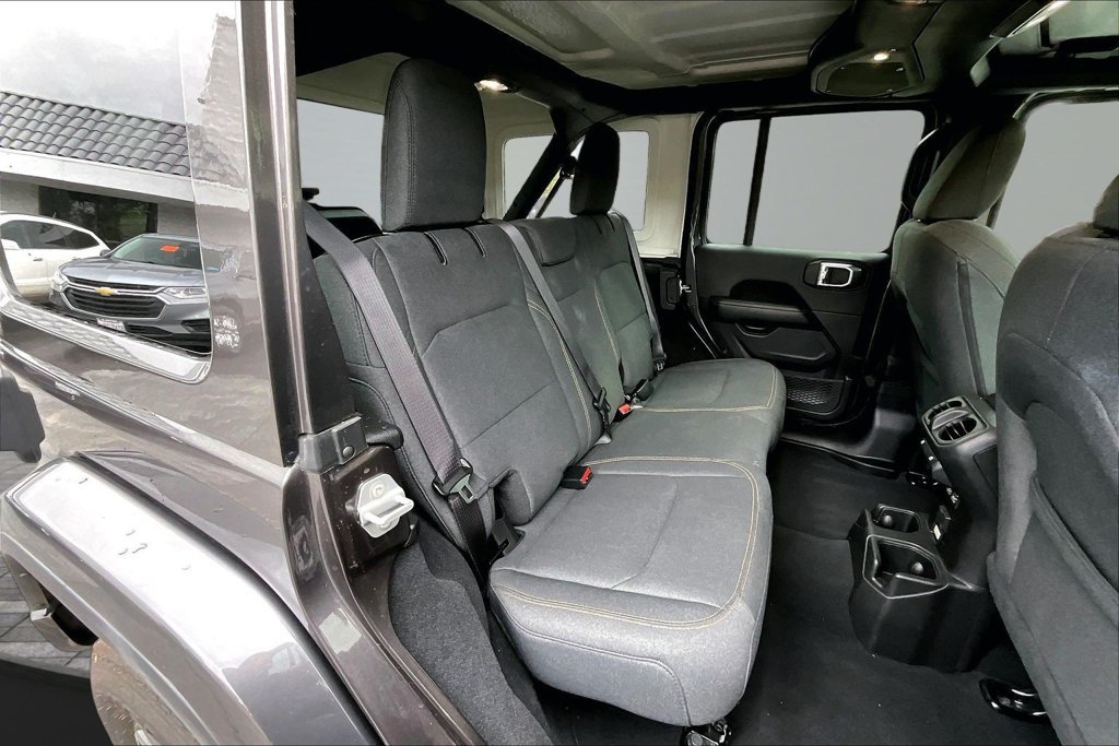 Used 2026 Jeep Wrangler Unlimited Sahara AWD/4WD image 18