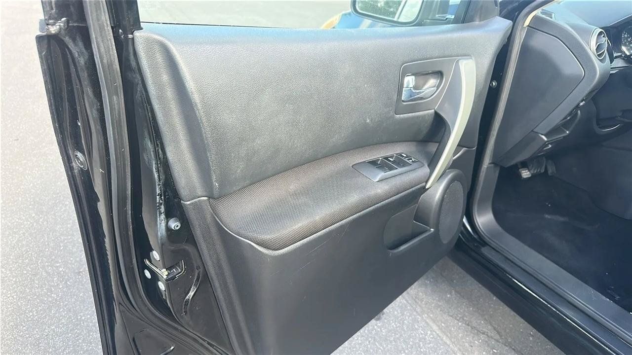 Used 2012 Nissan Rogue SV w/ Premium Pkg AWD/4WD image 18