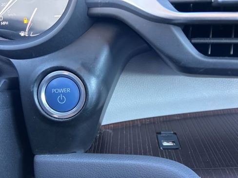 Used 2022 Toyota Sienna XLE image 18