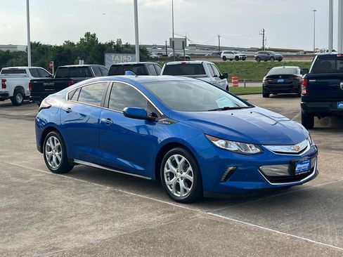 Used 2017 Chevrolet Volt Premier w/ Driver Confidence II Package FWD image 5