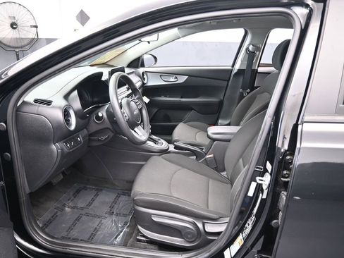 Used 2023 Kia Forte LXS w/ LXS Technology Package image 11
