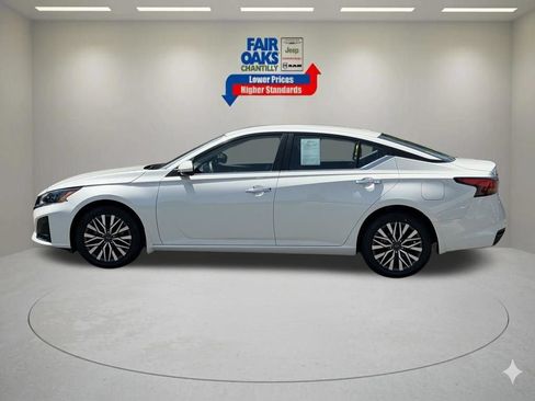 Used 2023 Nissan Altima 2.5 SV AWD/4WD image 11