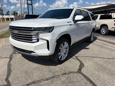 Used 2024 Chevrolet Suburban High Country w/ Advanced Technology Package AWD/4WD image 1