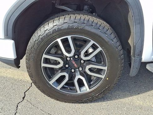 Used 2022 GMC Sierra 1500 AT4 w/ Technology Package AWD/4WD image 8