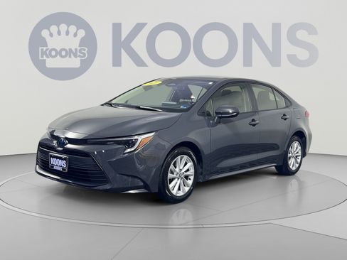 Used 2025 Toyota Corolla LE w/ LE Premium Package FWD image 1