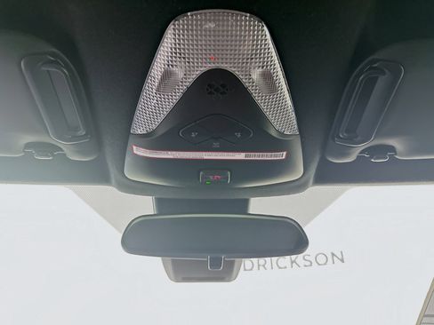 Used 2021 Toyota C-HR XLE image 18