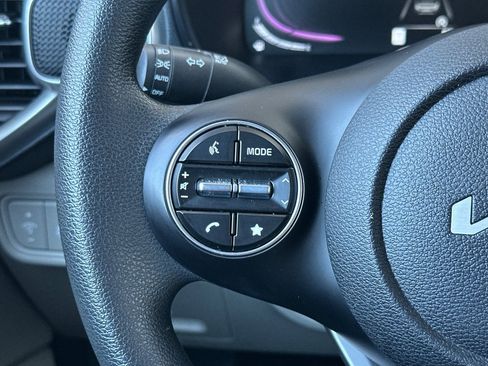 Certified 2025 Kia Soul LX FWD image 25