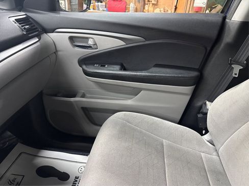 Used 2019 Honda Pilot LX image 27