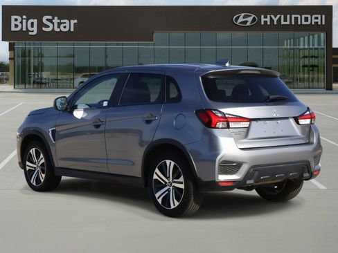 Used 2022 Mitsubishi Outlander Sport SE image 3