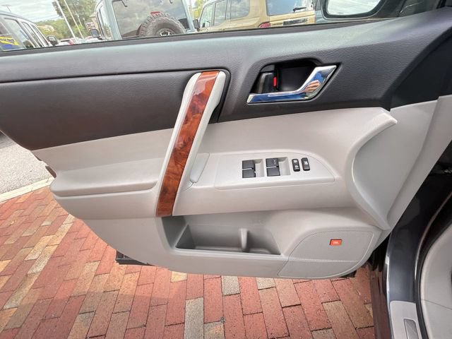 Used 2013 Toyota Highlander Limited FWD image 10