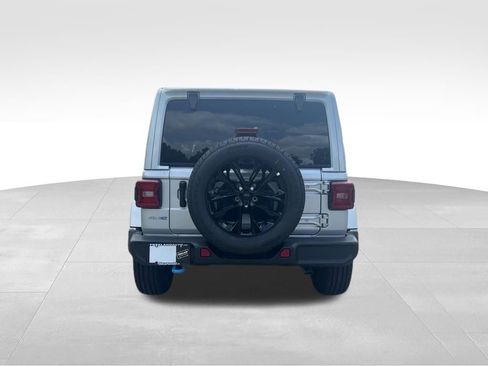 Used 2024 Jeep Wrangler Unlimited Sahara image 6