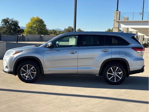 Used 2018 Toyota Highlander XLE image 4