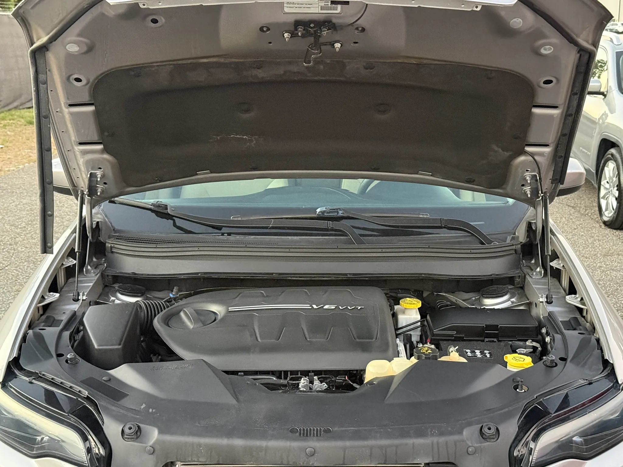Used 2019 Jeep Cherokee Latitude w/ Popular Appearance Group FWD image 28