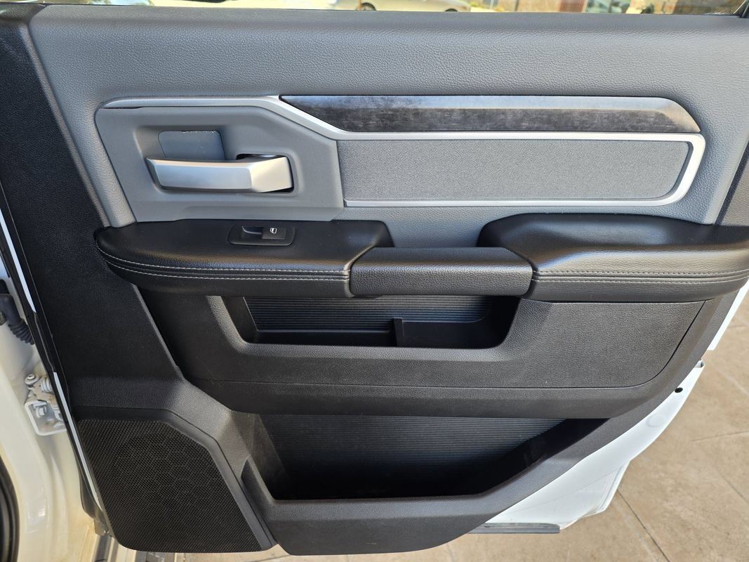 Used 2022 RAM 3500 Big Horn AWD/4WD image 17