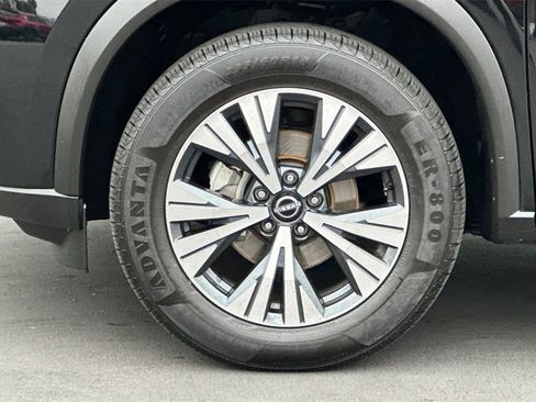 Used 2023 Nissan Rogue SV image 31