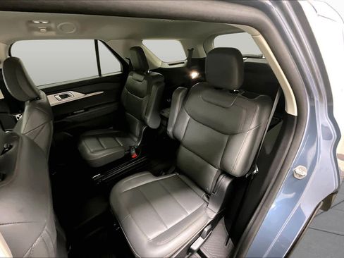 Used 2025 Ford Explorer Active w/ Active Comfort Package RWD image 21