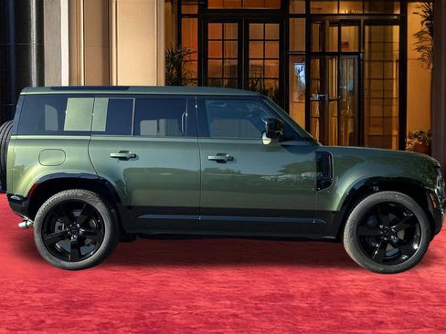 New 2026 Land Rover Defender 110 X-Dynamic SE image 9