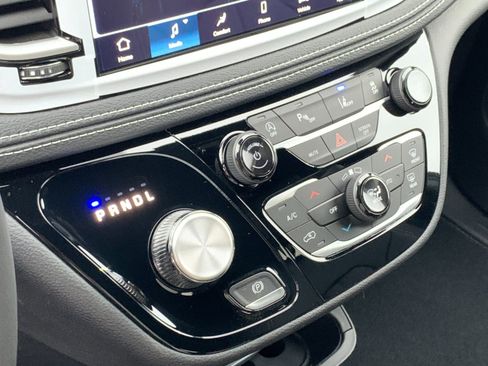 New 2026 Chrysler Pacifica Select image 22