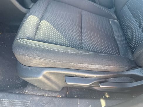 Used 2025 Chevrolet Equinox LT FWD image 8