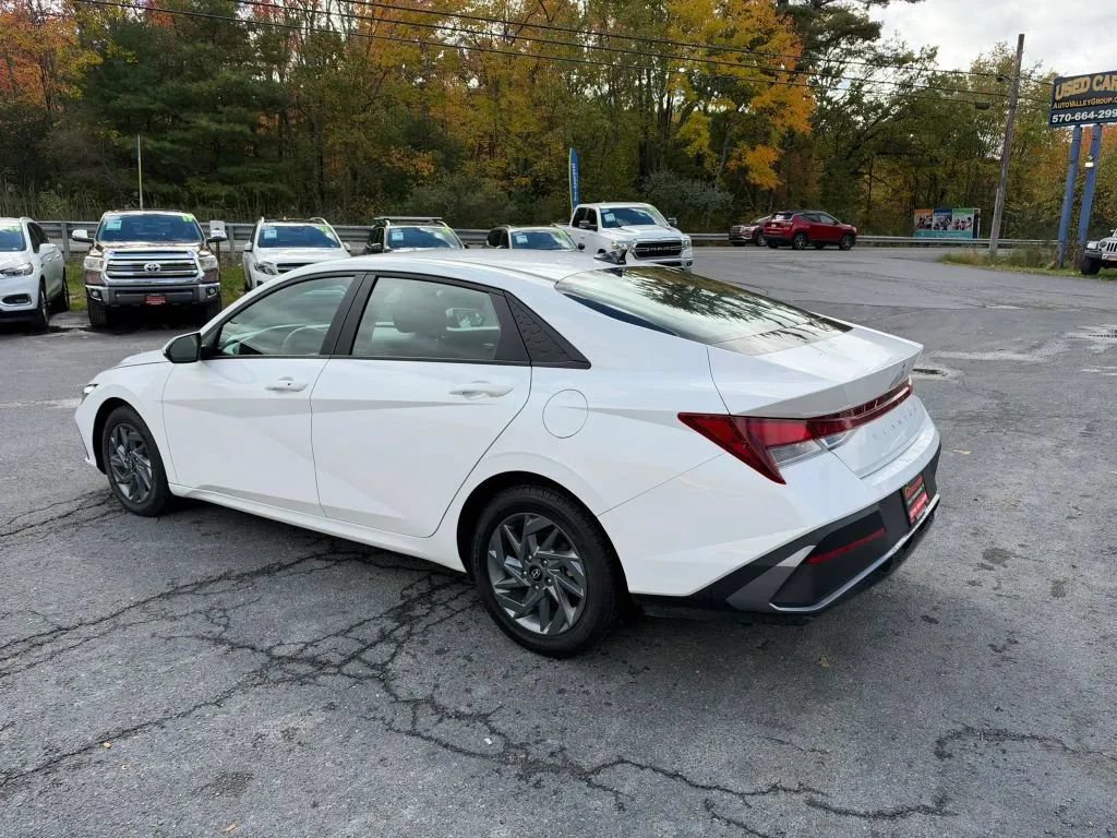 Used 2024 Hyundai Elantra SEL FWD image 6