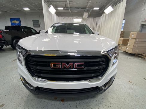 Certified 2023 GMC Terrain SLE w/ Driver Convenience Package image 40