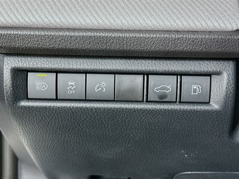 Used 2025 Toyota Camry SE image 17