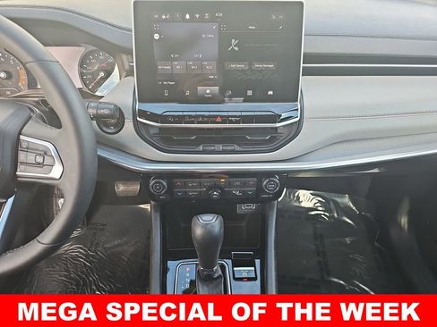 Used 2024 Jeep Compass Limited image 19