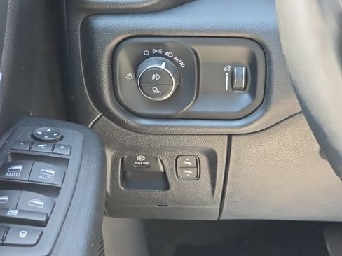 Used 2023 RAM 1500 Big Horn AWD/4WD image 30