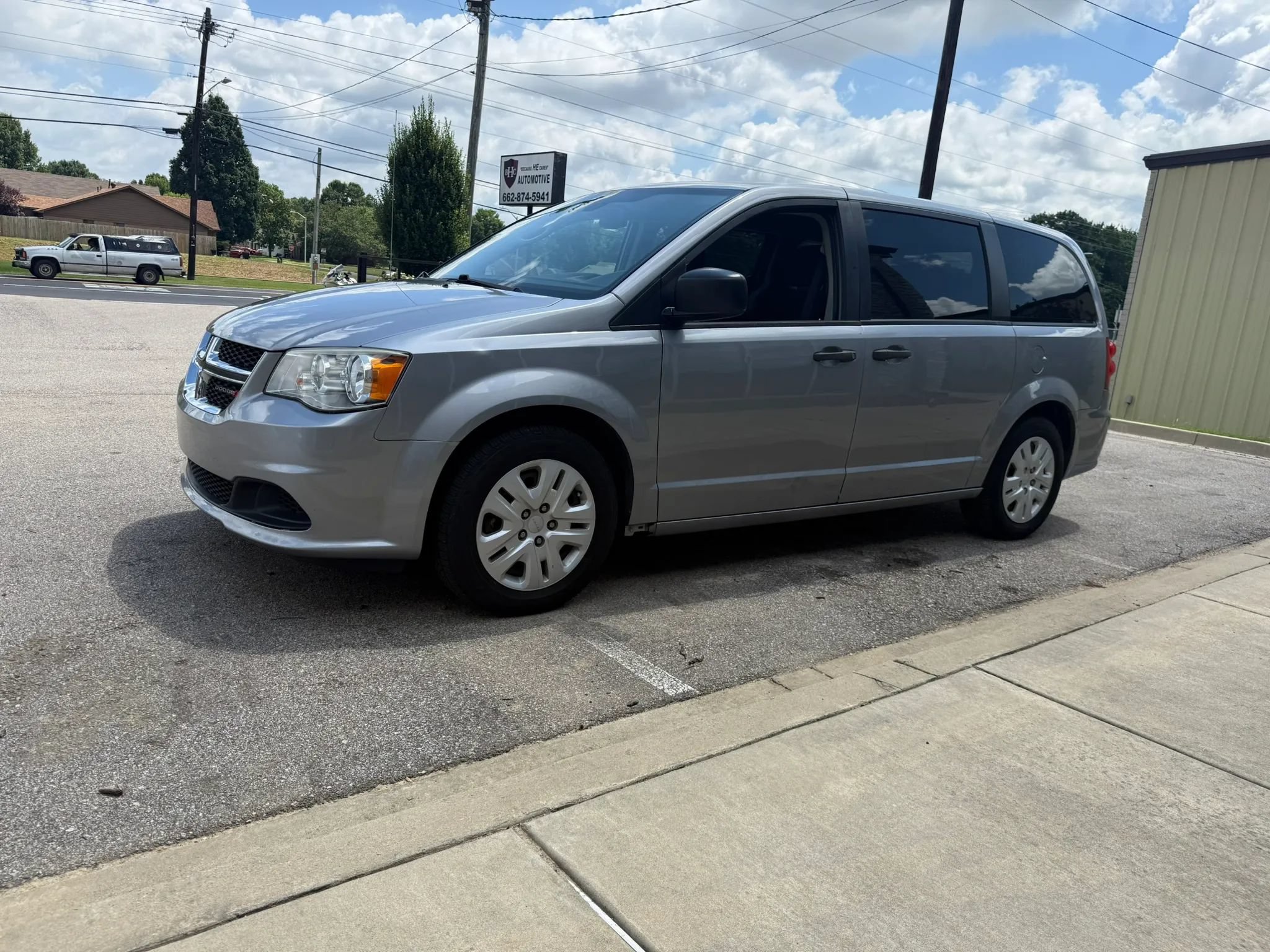 Used 2019 Dodge Grand Caravan SE FWD image 4