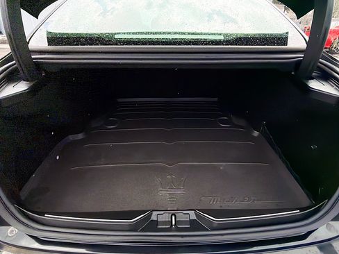 Used 2023 Maserati Quattroporte Modena RWD image 11