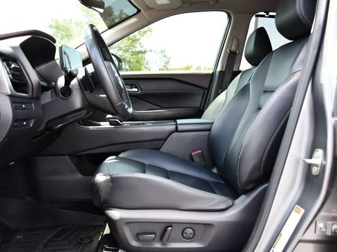 Used 2023 Nissan Rogue SL w/ SL Premium Package FWD image 16