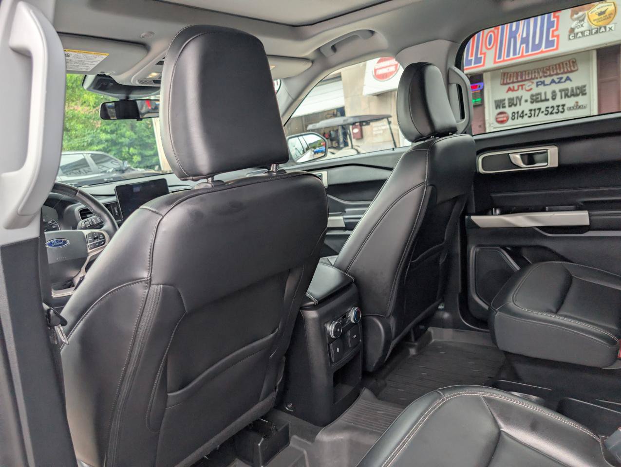 Used 2021 Ford Explorer XLT w/ Equipment Group 202A AWD/4WD image 34