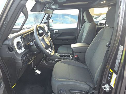 Used 2025 Jeep Wrangler Unlimited Sahara w/ Safety Group image 8