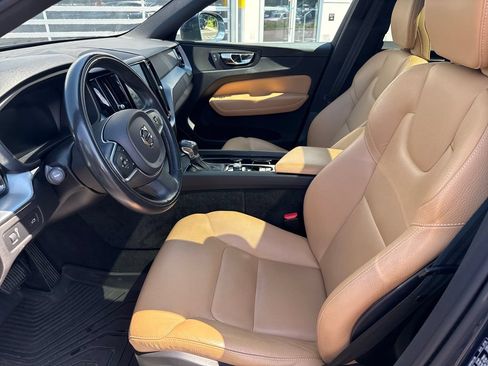 Used 2020 Volvo XC60 T5 Momentum w/ Protection Package AWD/4WD image 9