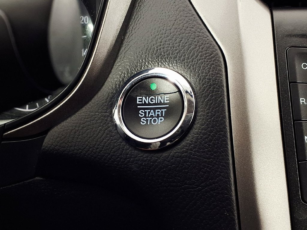 Used 2018 Ford Fusion SE FWD image 17