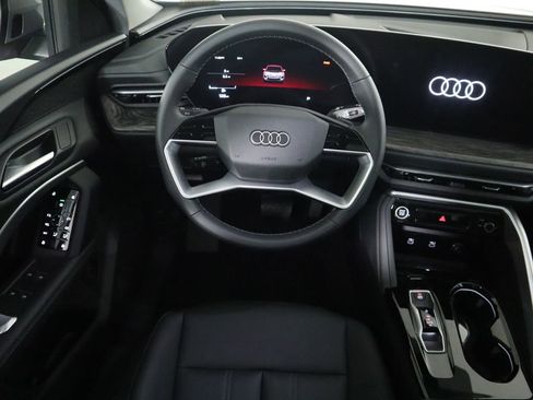 Used 2025 Audi Q5 Premium w/ Convenience Package image 11