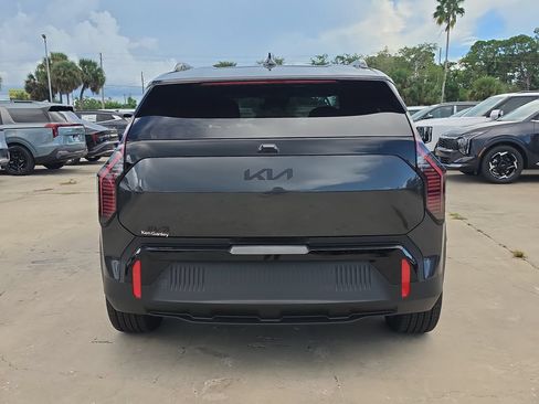 New 2027 Kia EV3 Wind FWD image 6