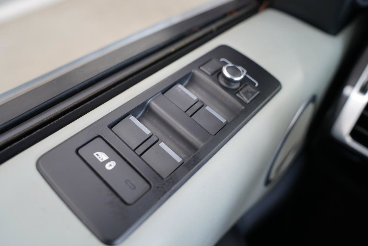 Used 2020 Land Rover Discovery HSE Luxury AWD/4WD image 22