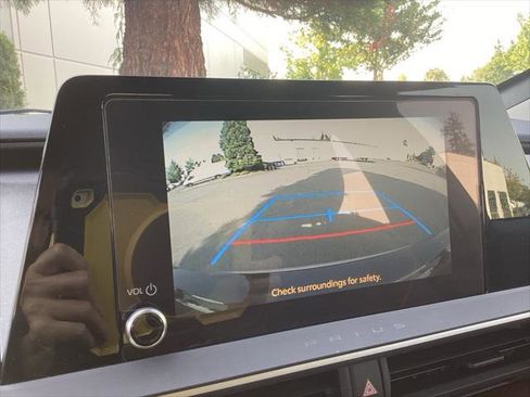 Certified 2025 Toyota Prius Plug-In Hybrid image 6