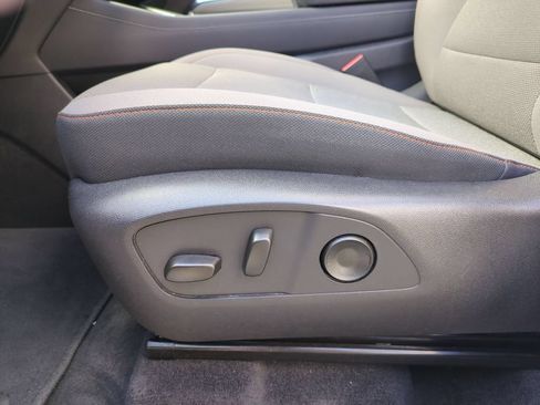 Used 2026 Chevrolet Traverse LT w/ Driver Confidence Package FWD image 11