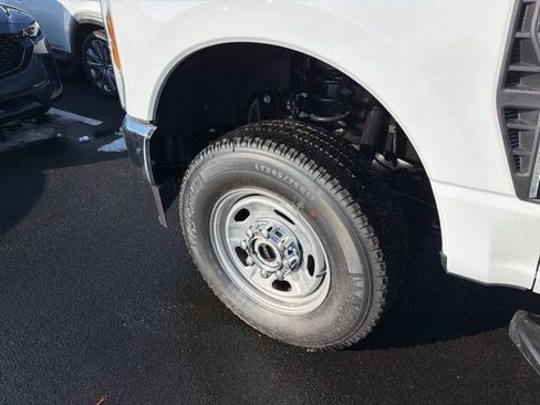 New 2026 Ford F250 XL w/ XL Chrome Package image 6