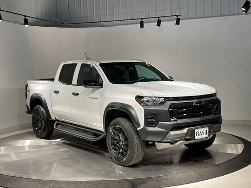 Used 2023 Chevrolet Colorado Trail Boss w/ LPO, Skid Plate Package AWD/4WD image 38